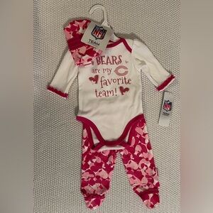 NWT - NFL Chicago Bears Baby Girl 3PC outfit (Pink Hearts) - Size 0-3 M